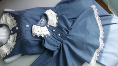 Одинаковые платья из джинсовой ткани с кружевом, юбка-солнце — нарядные детские платья для девочек | Интернет-магазин платьев для девочек «12 кг Счастья»